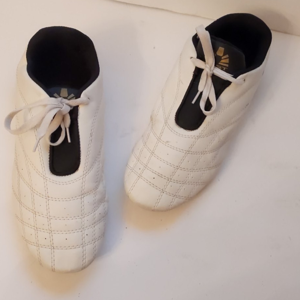 Best white leather with black trim sneakers-sz 8